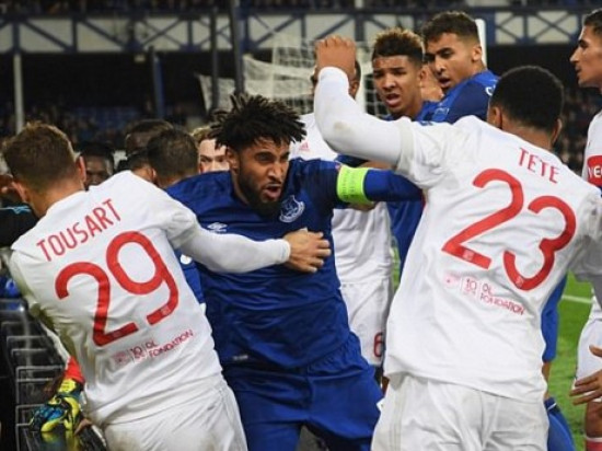 Everton-OL : le supporter violent, bébé au bras, condamné