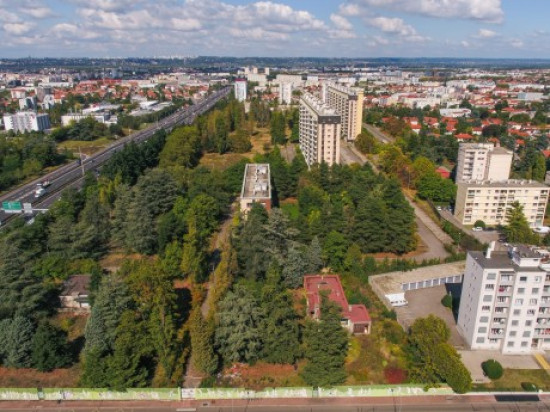 Bron : l'ancienne caserne Raby devient "La Clairière" Bron : l'ancienne caserne Raby devient "La Clairière"