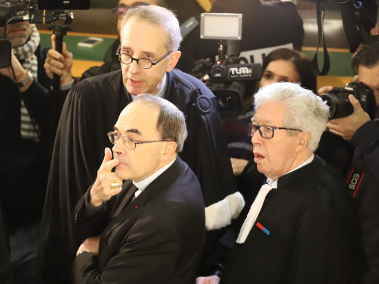 Procès Barbarin : des prévenus pleins de "compassion" pour les victimes du père Preynat Procès Barbarin : des prévenus pleins de "compassion" pour les victimes du père Preynat