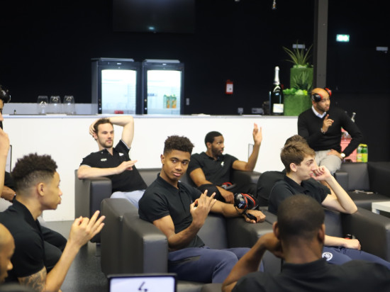 Silence complet à l'Astroballe : l'ASVEL organisait une journée dédiée aux sourds et malentendants