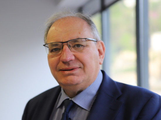 Beaujolais : le député Bernard Perrut estime que les aides pour la viticulture sont insuffisantes Beaujolais : le député Bernard Perrut estime que les aides pour la viticulture sont insuffisantes