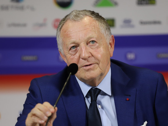 Homophobie dans les stades : Aulas (OL) prône des arrêts de matchs “avec modération”