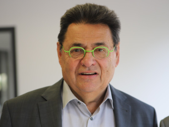 L'ancien maire de Villeurbanne tacle Bruno Bernard sur le projet de l'OL Arena