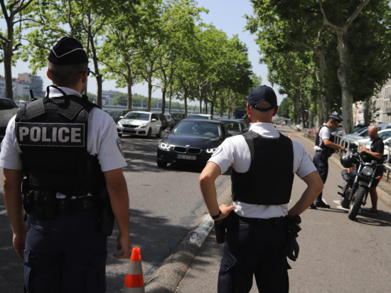 Lyon : le policier ouvre le feu sur une conductrice ivre et sous l'emprise de la cocaïne Lyon : le policier ouvre le feu sur une conductrice ivre et sous l'emprise de la cocaïne