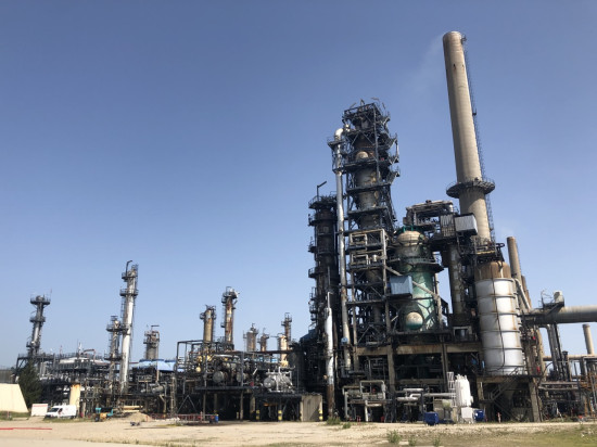 Grève à la raffinerie de Feyzin : la sortie des camions bloquée par la CGT