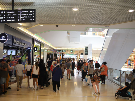 Lyon : le SDF qui s’en était pris à une vitrine à la Part-Dieu est mort