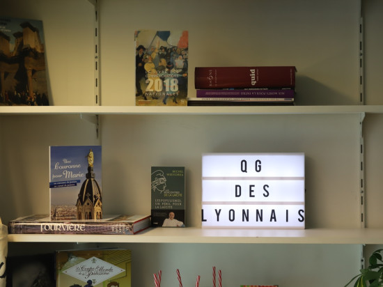 Municipales 2020 : à l’intérieur de la soirée d’inauguration du "QG des Lyonnais" d’Etienne Blanc - VIDEO