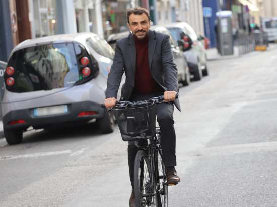 Lyon : le maire Grégory Doucet sort la sulfateuse et allume le Tour de France "machiste et pas écoresponsable"