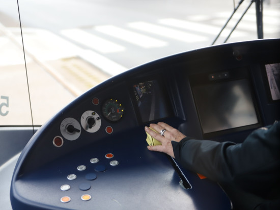 Lyon : il agresse la conductrice du tramway, ses amis volent le téléphone d’un passager Lyon : il agresse la conductrice du tramway, ses amis volent le téléphone d’un passager