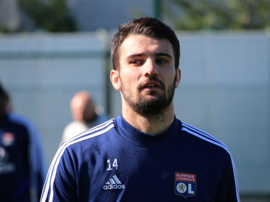 OL : Léo Dubois, une cible surprise du PSG ?