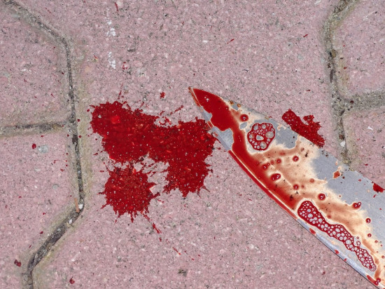 Rhône : soupçonnée d'avoir poignardé son mari, elle nie les faits Rhône : soupçonnée d'avoir poignardé son mari, elle nie les faits