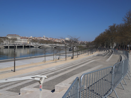 Nouveaux cas de Covid-19 dans le Rhône : l’ARS dénonce "un confinement un peu élastique"