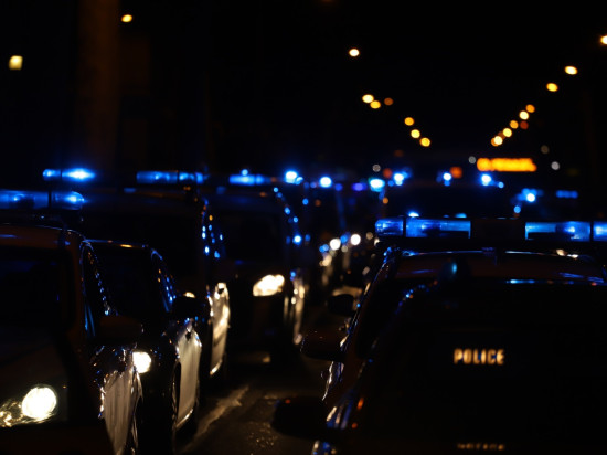 Lyon : des dizaines de policiers "ni racistes ni violents" manifestent devant la préfecture du Rhône