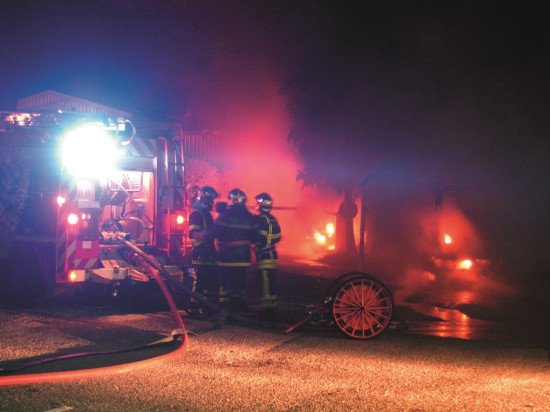 Deux maisons ravagées par les flammes près de Lyon