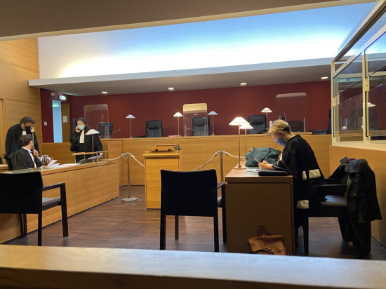 Lyon : l'homme qui avait braqué des policiers avec un revolver éclate de rire lorsqu'il apprend sa condamnation Lyon : l'homme qui avait braqué des policiers avec un revolver éclate de rire lorsqu'il apprend sa condamnation