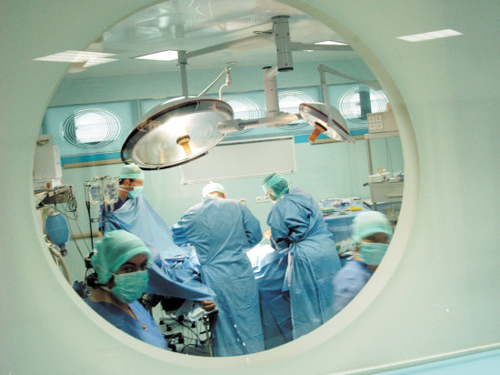 Greffé des bras et des épaules à Lyon : "Cette greffe ne sauve pas la vie, elle redonne la vie"