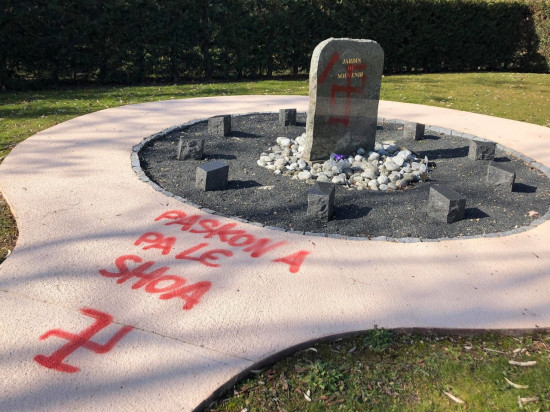 Des inscriptions antisémites découvertes dans un cimetière près de Lyon