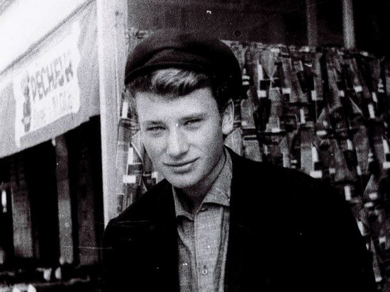 Une centaine de photos inédites de Johnny Hallyday vendues aux enchères à Lyon