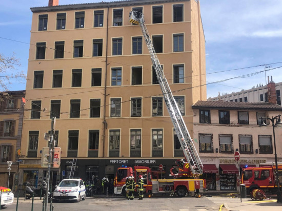 Lyon : un blessé grave à la Croix-Rousse après un incident lié au gaz Lyon : un blessé grave à la Croix-Rousse après un incident lié au gaz