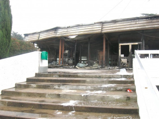 L'indignation après l'incendie du centre nautique de Vénissieux