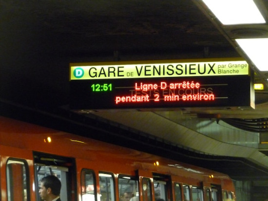 Il sera bientôt possible d’entendre les panneaux d’information dans le métro 