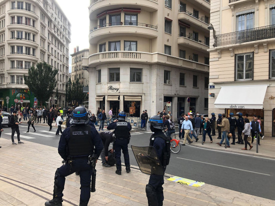 Gilets jaunes : un petit cortège en centre-ville de Lyon pour l’acte 47