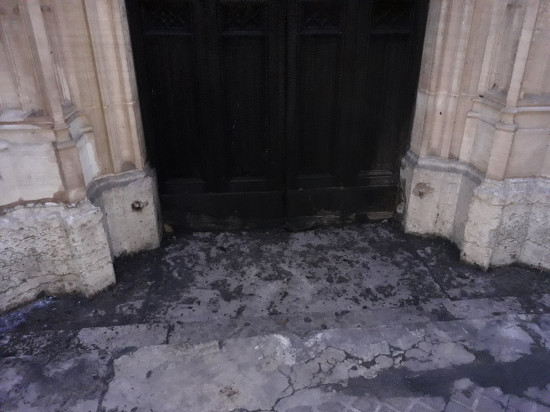 Lyon : l’église Saint-Georges n’était pas directement visée par l’incendie qui a détruit sa porte