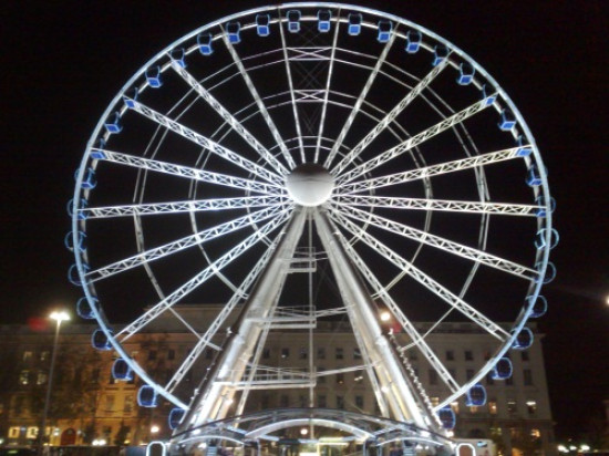 Changement de grande roue sur la place Bellecour