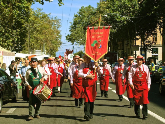 La République des Canuts vendange à la Croix-Rousse