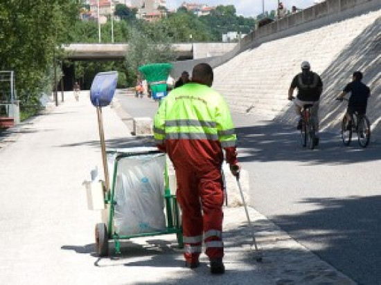 Vie nocturne : le Rhône et la Saône poubelles à ciel ouvert