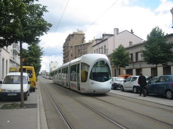 Une collision lundi matin à Lyon entre un tram et un camion Une collision lundi matin à Lyon entre un tram et un camion