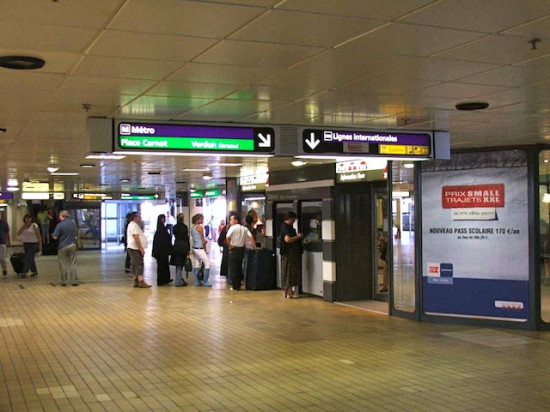 Les files d'attente aux guichets TCL chaque 1er du mois vont-elles disparaitre ? Les files d'attente aux guichets TCL chaque 1er du mois vont-elles disparaitre ?