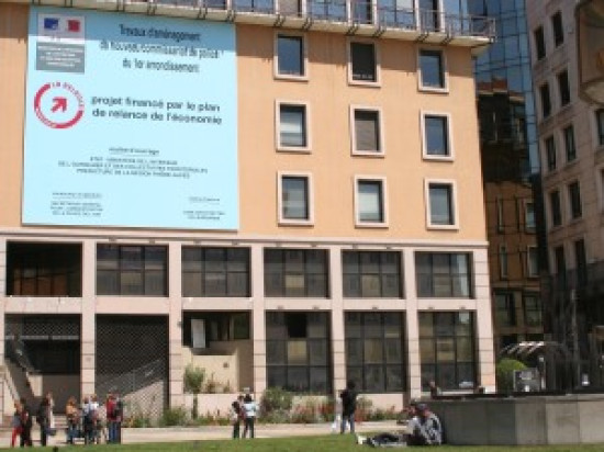 Aucune piste apr&egrave;s les actes de vandalisme commis sur la fa&ccedil;ade du commissariat de la Croix-Rousse