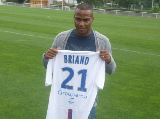 Des Lyonnais rassur&eacute;s et rassurants en Angleterre