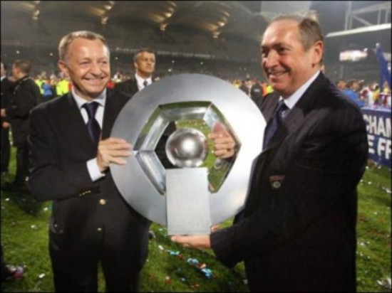 Football : Gérard Houllier devrait sortir de l'hôpital d'ici à 3 ou 4 jours Football : Gérard Houllier devrait sortir de l'hôpital d'ici à 3 ou 4 jours