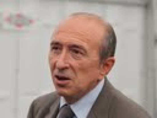 La marionnette de G&eacute;rard Collomb fait son entr&eacute;e au th&eacute;&acirc;tre de la maison de Guignol