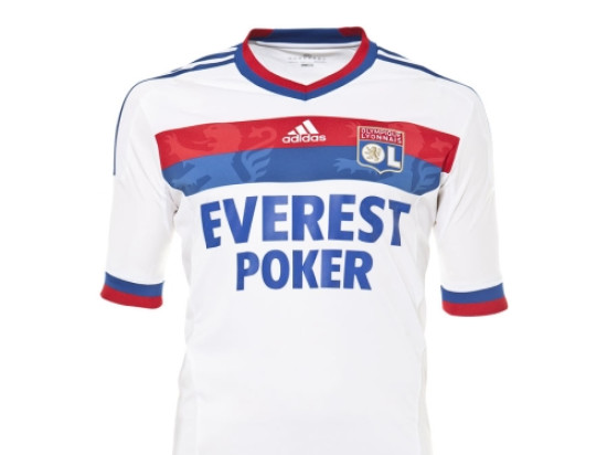 Le nouveau maillot de l'OL en vente d&egrave;s jeudi