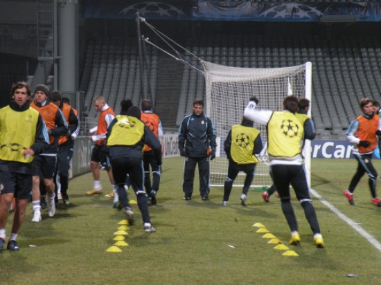 Les abonn&eacute;s de l'OL peuvent acheter leur place pour la Ligue des champions