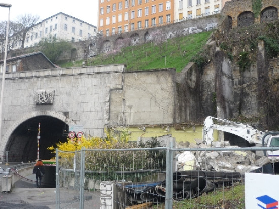 Les tirs de mines repouss&eacute;s sous le tunnel de la Croix-Rousse