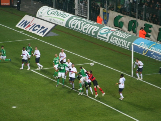 Lyon toujours à 2 points de Bordeaux