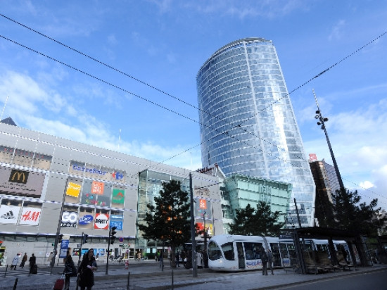 Nouveau rassemblement des salariés du magasin Go Sport de la Part-Dieu Nouveau rassemblement des salariés du magasin Go Sport de la Part-Dieu