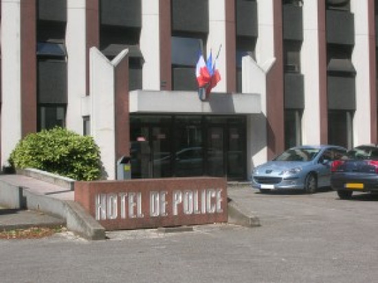 Un couple de commerçants du 6e arrondissement agressé dans sa voiture Un couple de commerçants du 6e arrondissement agressé dans sa voiture