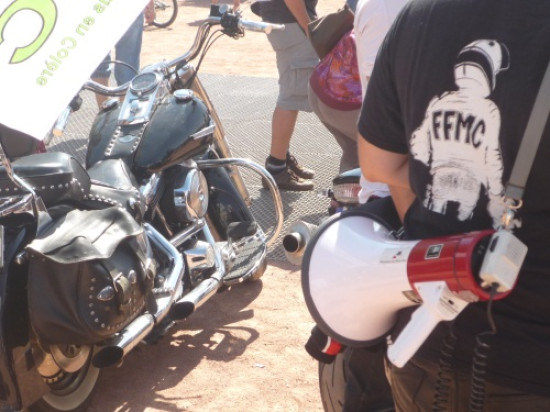 Une centaine de motards se sont réunis mercredi soir place Bellecour