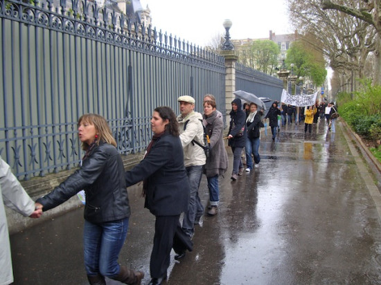 Lyon : une chaîne humaine s’est formée pour soutenir les sans abris