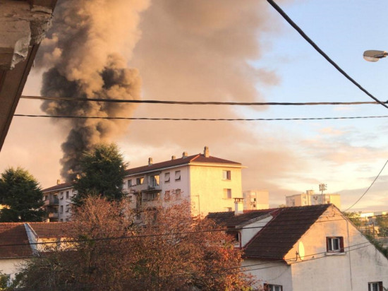 Incendie à Villeurbanne : "qualité de l'air dégradée, mais pas de substance dangereuse pour la santé"