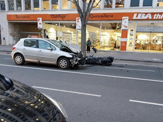 Lyon : un homme grièvement blessé dans un accident de scooter