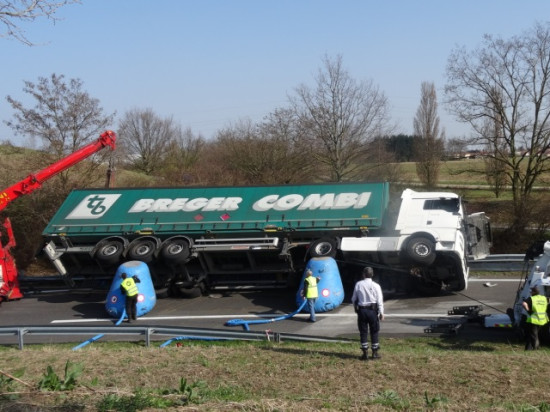 Lyon : 22 tonnes de gaz en bouteille répandues sur le Boulevard Urbain Sud Lyon : 22 tonnes de gaz en bouteille répandues sur le Boulevard Urbain Sud