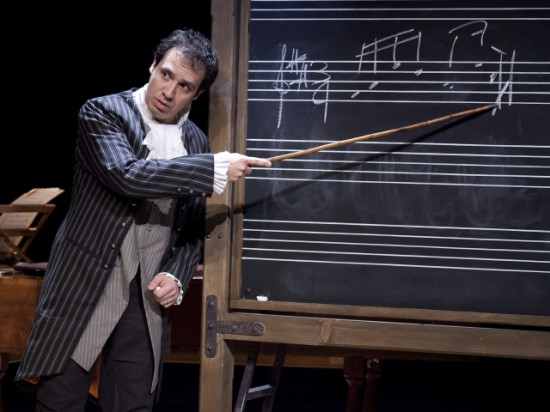 Alexandre Astier récompensé pour avoir vendu 50 000 DVD de "Que ma joie demeure !" Alexandre Astier récompensé pour avoir vendu 50 000 DVD de "Que ma joie demeure !"