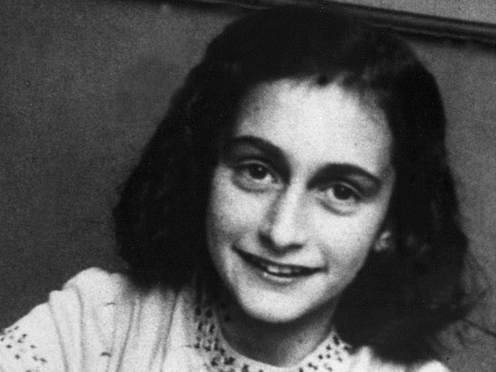 Vandalisée, la plaque d’Anne Frank retrouve son emplacement mercredi