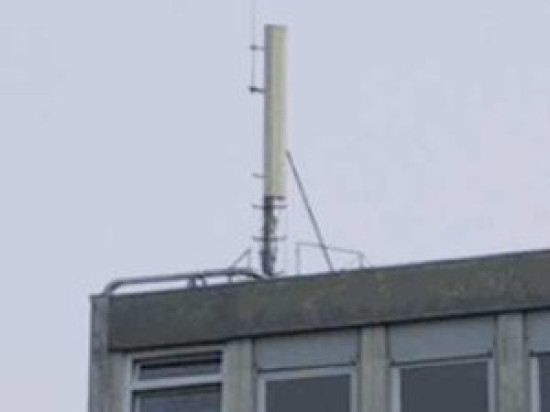 Lyon : un collectif contre un projet d'installation d'antennes relai